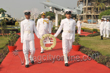 VICE ADMIRAL ANIL CHOPRA PAYS HOMAGE TO MARTYRS