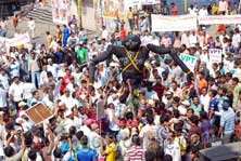 Vizagites against evicting old city