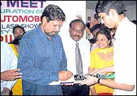 Kapil Dev inaugurating Vijay Automobiles showroom