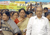 Mayor and Vuda chairman protesting