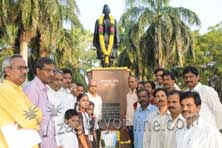 VSP PAYS TRIBUTE TO PANDIT NEHRU