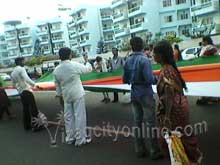 Longest Indian Flag of about 3 Km. Displayed In Beach Road around 4PM on 15-Aug-2011