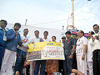 Ch. Venkateswara Rao receiving the first prize