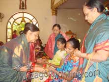 bangles to poor pregnant ladies