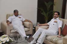 Vice_Admiral_RK_Dhowan_with_Vice_Admiral_Anil_Chopra