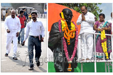 Vizagites pays tributes to Father of the Nation