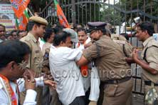 BJP launches jail bharo