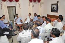 Ganta holds review session