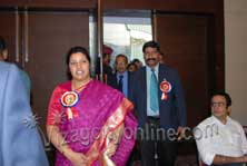 Purandeswari meets Meena over airport