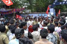 Auto-drivers protest at Collectorate