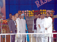 Prime Minister unveiling the plaque