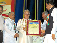 Spiritual figure Sadguru Sivananda Murthy and T. Subbirami Reddy, MP felicitating the Sarod maestro